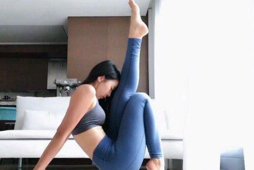 小仙女|她练瑜伽4年, 能轻松完成高难度动作, 却像是在艺术表演!