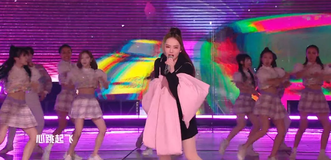 晚会|817晚会油腻腻，张萌如白馒头，晓明竟伤害力最小，娜扎真别主持