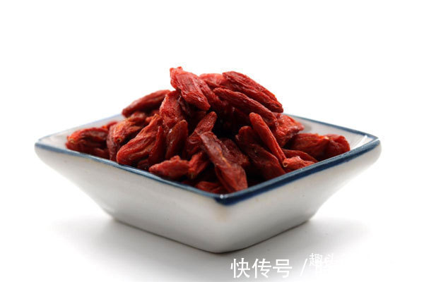 葛根|黄芪泡水加上“它”,女性每天坚持喝,排毒素,补气血,延缓衰老