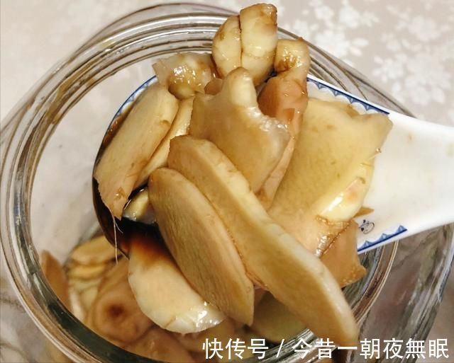 辛辣|夏天用醋把姜泡起来,酸甜不辛辣,每天早晨吃点,想不到这么厉害