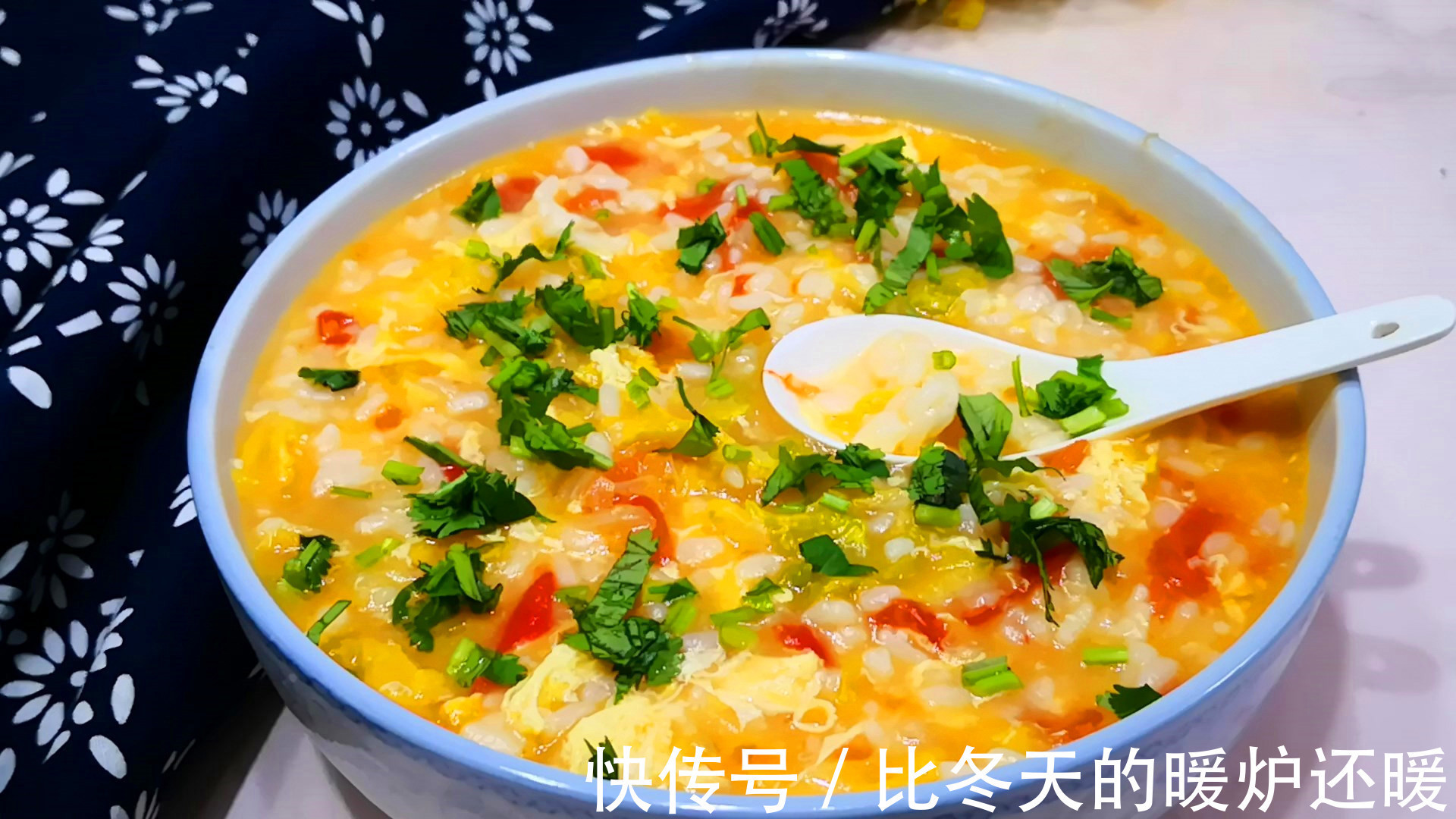 做疙瘩汤别加水搅了，教你一招，疙瘩又小又均匀，好吃好喝好消化