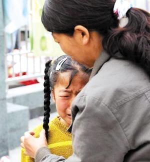 检查|6岁女孩肚子疼,却说里面养了“宝贝”,送医检查后妈妈红了眼眶