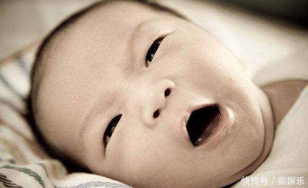 新手妈妈|宝宝沾床醒让新手妈妈日夜煎熬,爸爸三招轻松改掉宝宝抱睡习惯