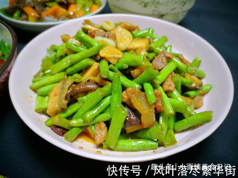 夏季|母子二人午餐,火爆朋友圈,网友节约从不缺席,精致也不会迟到