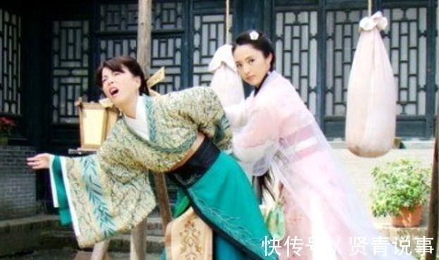 大嫂!苏小妹出一上联调侃大嫂, 大嫂给出下联, 堪称经典佳作!