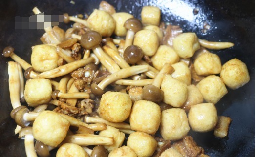 翻炒均匀|天冷了不知吃什么,试试这样吃,每次做一大锅,全部吃光光!