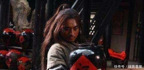 看完|武松为什么要单臂抓方腊这里面的原因看完才懂!