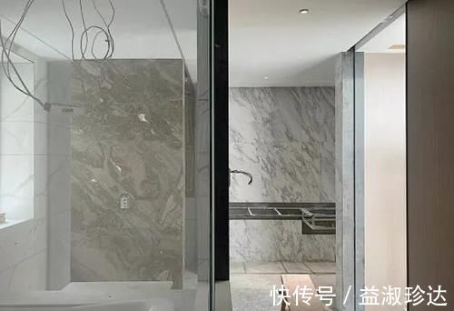 联排|联排别墅施工中，一个楼梯造价就3万，背景墙装岩板，大气上档次