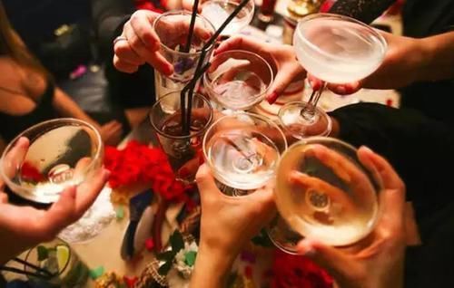 高血脂患者|血脂高不能吃面条？医生提醒：若想降血脂，这“2素”才应该少吃