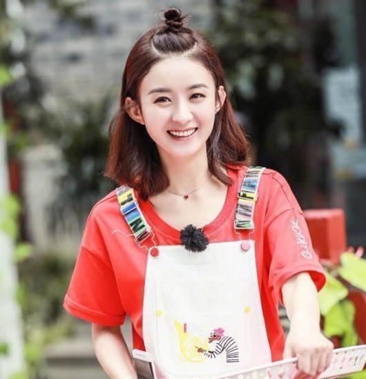 发际线|发量少的女生,就别再用这3款发型了,暴露发际线不说,还很显老