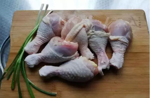 鸡腿的新做法,不用一滴油,不用一滴水,简单又美味