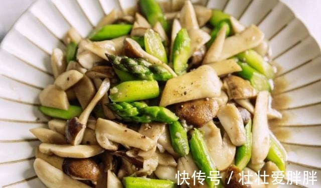 好吃|好吃不怕胖的家常菜双椒炒鱿鱼，赤松茸炒芦笋，黑椒芦笋炒鸡丁！