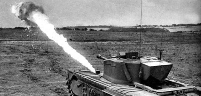 坦克|从单兵火焰喷射器到喷火坦克,二战时期震慑力与威力并存的武器