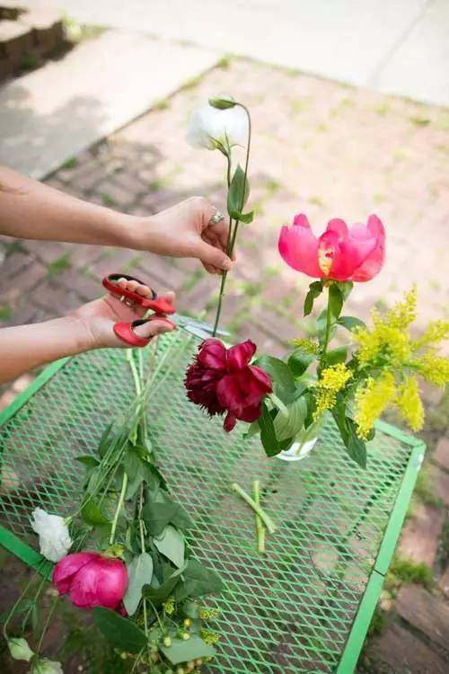 鲜花插几天就枯萎了不用花一分钱,10个小窍门让它开半个月