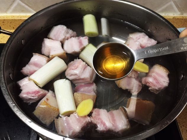 想要红烧肉好吃，4个要点要掌握，很多人忽略了，导致肉老柴不烂