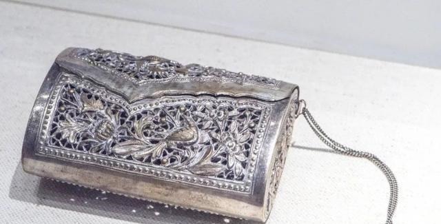 首饰 清朝的首饰比现代还时尚,鸽子蛋钻戒翡翠耳环样样有