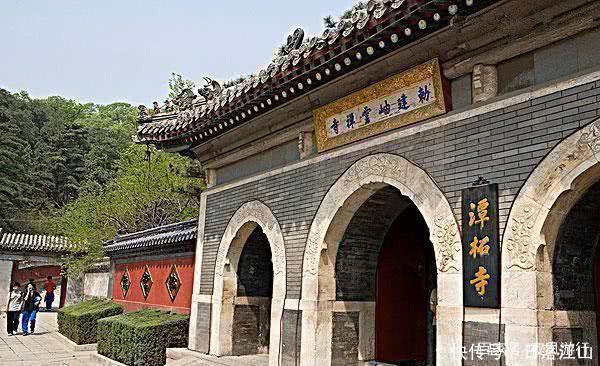 寺庙|国内“最厉害”的寺庙，武警24小时站岗，并不是少林寺