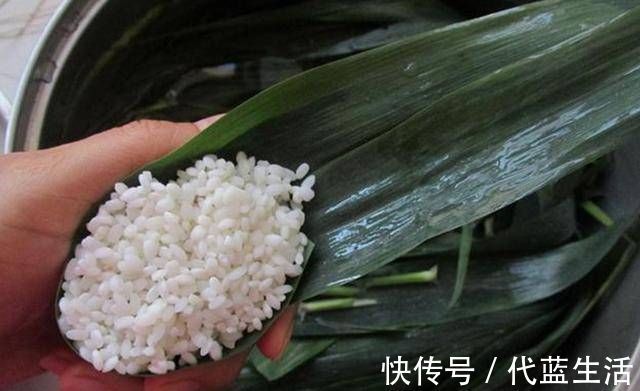 包粽子,从不用水煮粽叶,1个小技巧粽子软糯清香更入味