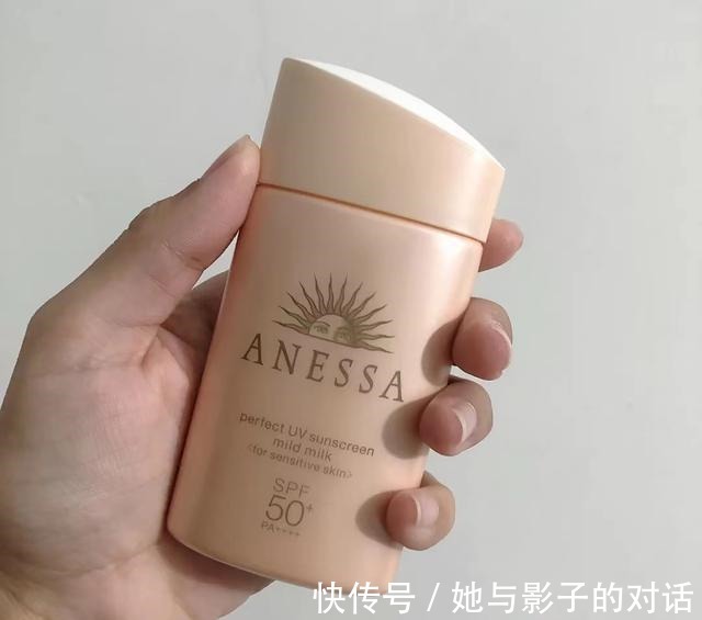 松口蘑 这几款被我拉进黑名单的防晒霜,不要乱买,小心成为“人间油物”!