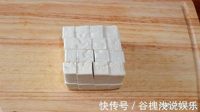 小葱|炖豆腐时，锅里加点它，吃着特别鲜，嫩嫩滑滑的，还不腥