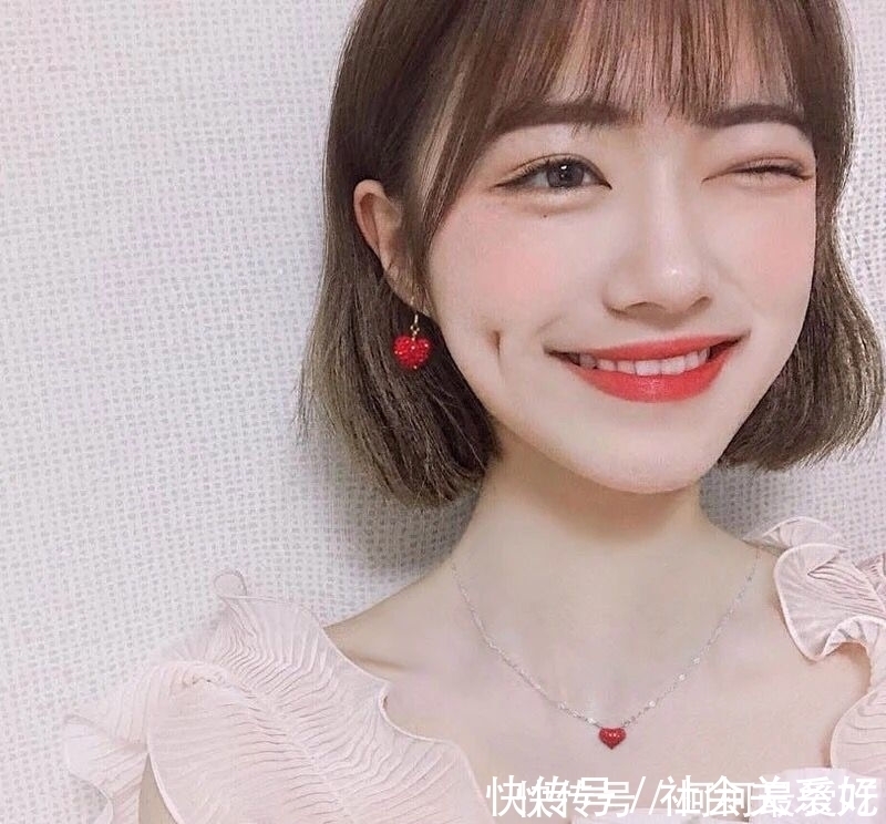 减龄|换对发型相当于换了张脸,这几款“齐脸烫”短发超显脸小,美极了