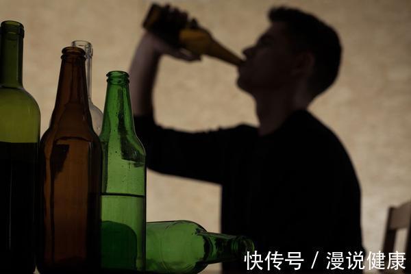 坏习惯|男子喝酒喝出怪病,脖子粗得像河马?喝酒时这4个坏习惯,别做
