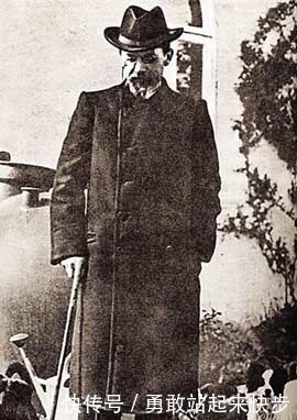 契诃夫|契诃夫《套中人》:你可以“苟且偷生”,但不能插手别人人生