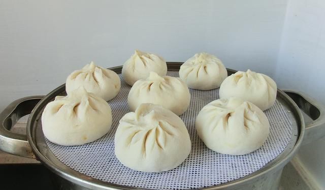 做包子时,切记不要只加酵母,上加这2样,包子白、软、香、甜