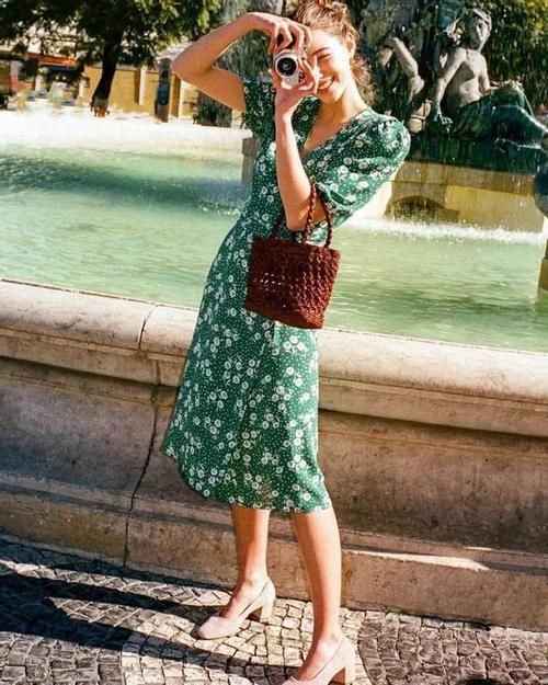 扔掉你的卫衣吧，太土了！现在流行穿“香菜衣”，时髦舒适还高级