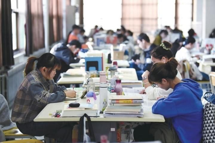 大学生|一个大学生的考研见闻，考研自习室的人，原来是这样一批批变少的