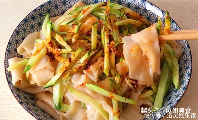 饺子皮只用来包饺子太可惜了!教你简单新吃法,比吃饺子还香