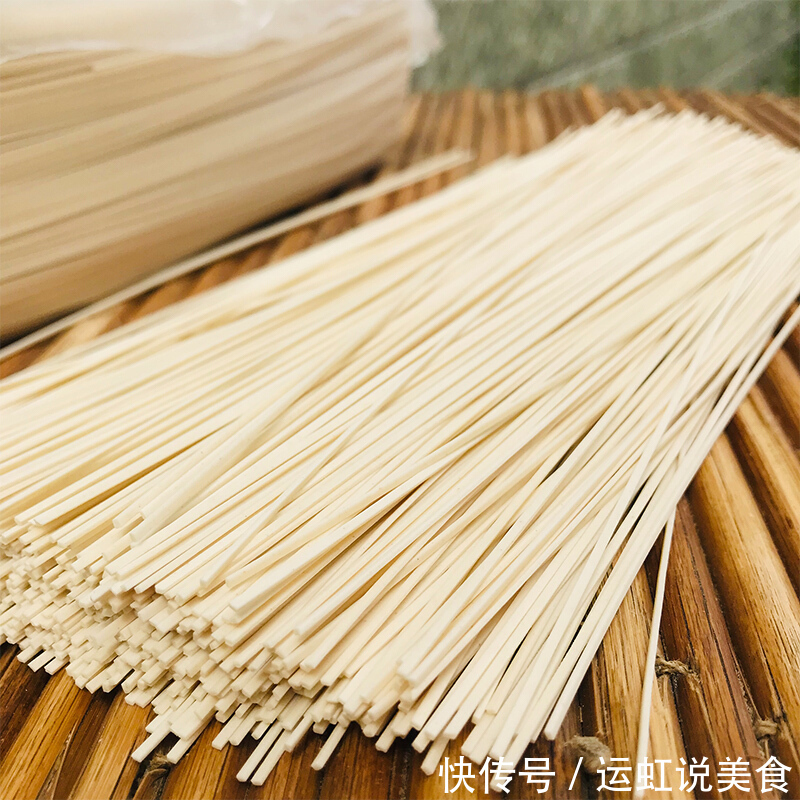 在家教你做一个简单营养有颜值的面条,看到都想拿筷子