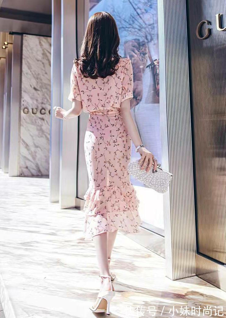 雪纺 时尚雪纺碎花套装裙,引领时尚潮流着装俏皮可爱
