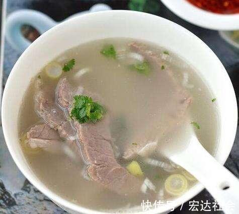 自己做的羊肉汤总不如外面好喝，大厨告诉你，加入一样东西更鲜美