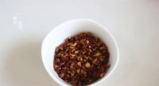 3个鸡蛋,一把红枣,做一款简单又好吃的枣糕,味道太正了