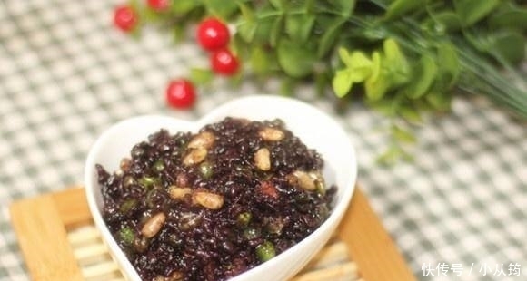 不管有钱没钱,女人要隔三差五吃“天然玻尿酸”,皮肤水嫩显年轻