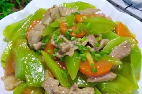 这菜被称为天然“护眼菜”，每天炒一盘，视力好了，双眼明亮了