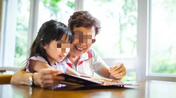 孩子|为什么姥姥带大的孩子,反而跟奶奶亲近?原因很现实