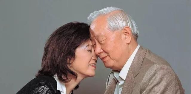张仲谋|创业比任正非晚,70岁娶了自己的秘书,如今公司市值超过1万亿