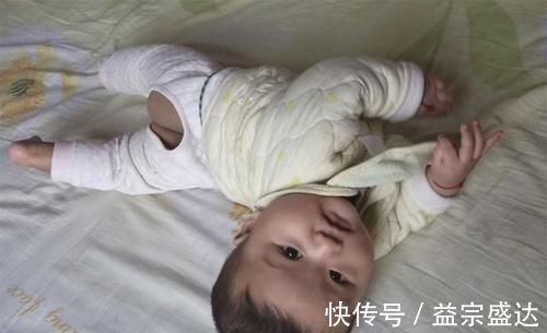 三翻六坐九爬|还相信“三翻六坐九爬”?医生:别耽误孩子正常发育