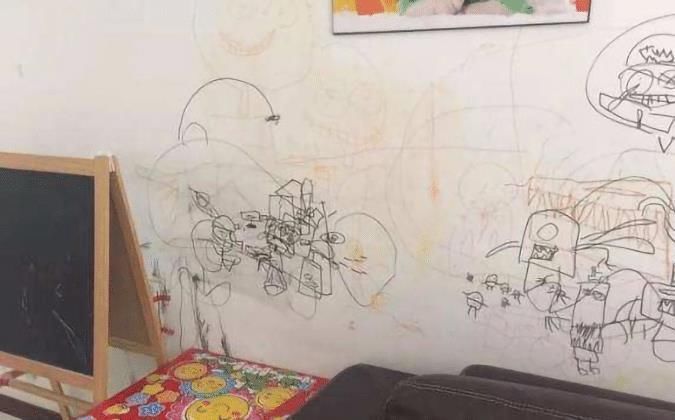 作画|“画家宝宝”趁妈妈睡觉,用口红在她腿上作画,网友:三天没打了