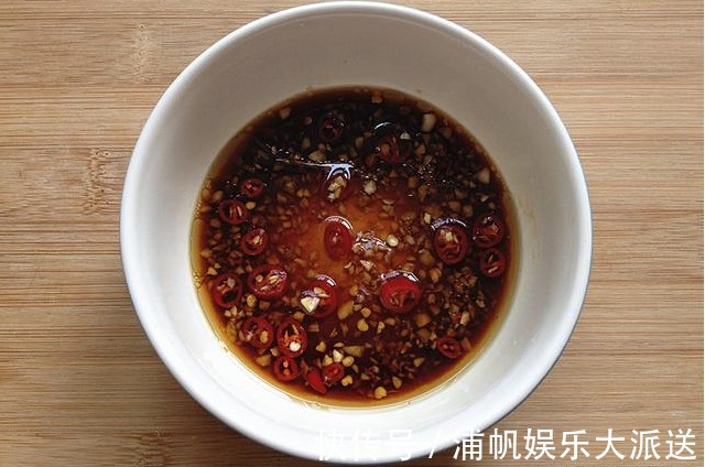 教你做一道凉拌菜,酸甜可口,下饭又下酒