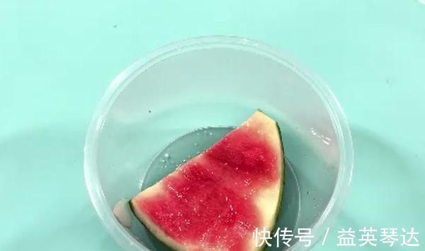 西瓜皮上滴点洗洁精,解决了家家户户夏天的烦恼,现在知道还不晚