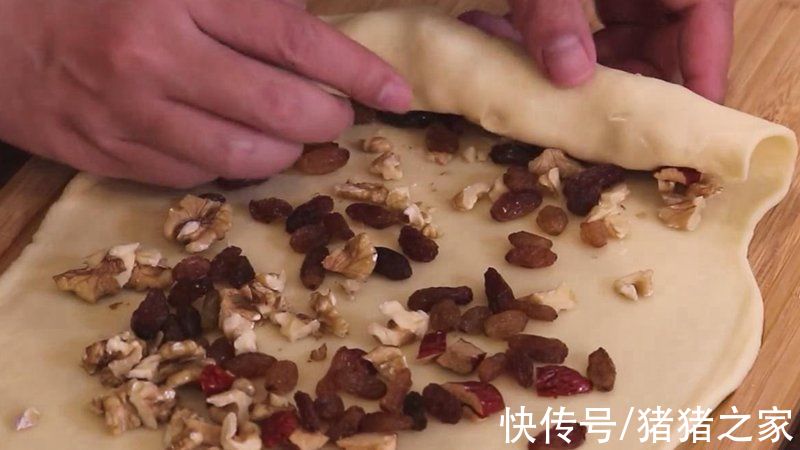 新疆|虽然大列巴来自俄罗斯,但卷果干、加核桃的新疆大列巴更好吃