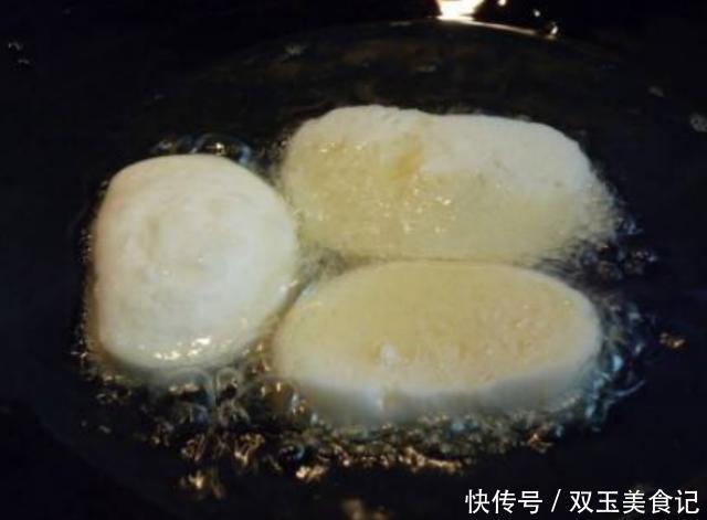 馒头片不要裹着蛋液炸了？教你学会这个小技巧，外酥里软不吸油！