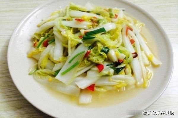 炒白菜时，不要只加盐，多加这3种调味品，味道更加鲜美