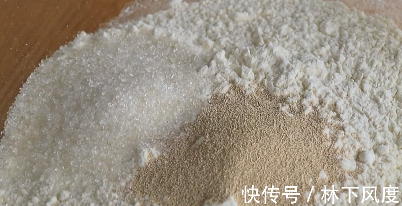 想吃披萨不用出去买,自己在家做,15块钱成本,做一次吃半月不坏