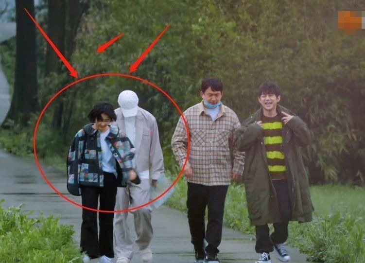 偶像包袱|导演为何只选张子枫一位常驻女嘉宾?看完首期节目后,终于明白了