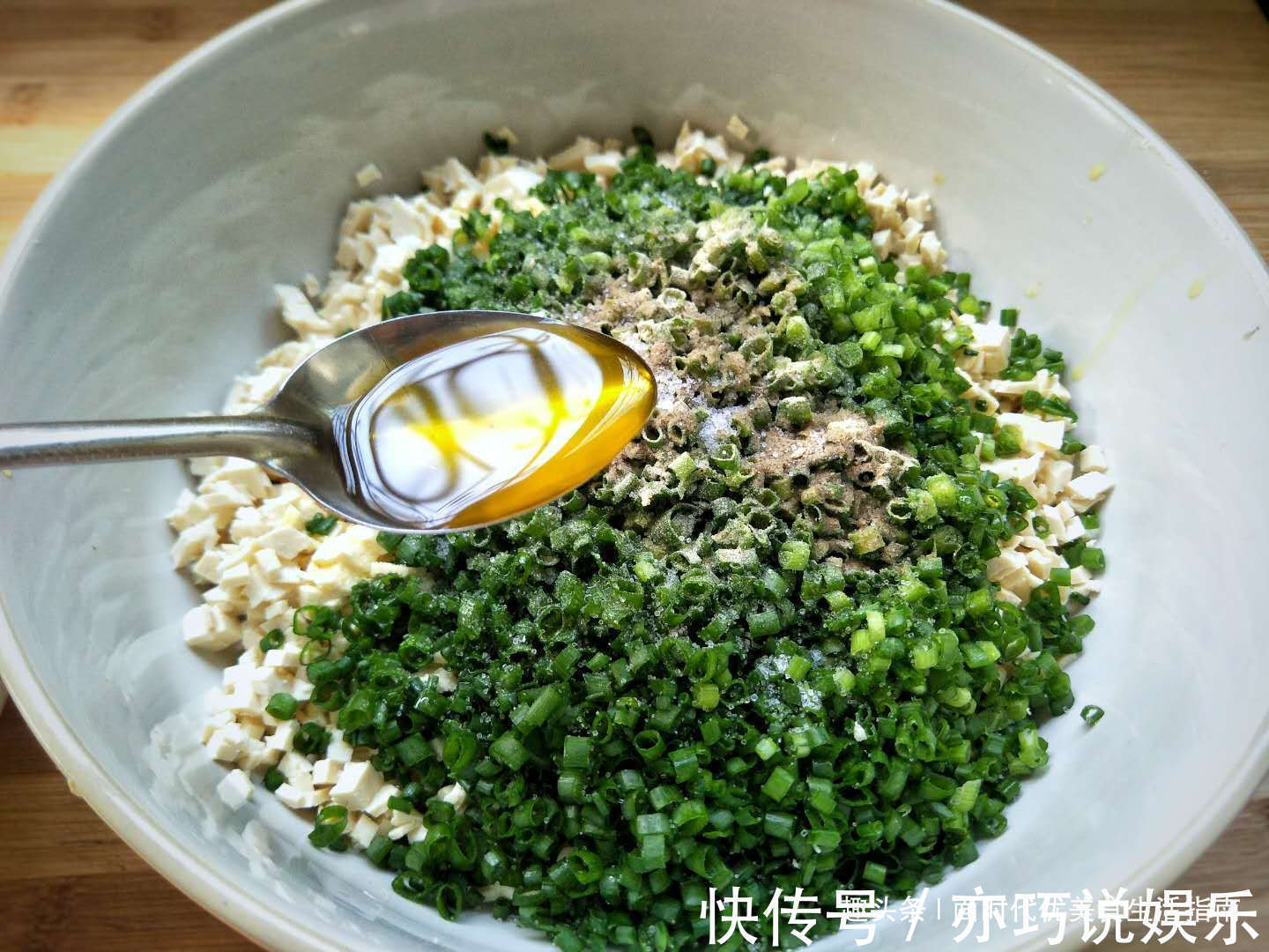 这道早点酥脆好吃,比包子简单,比饺子快手,做一大锅才5块钱