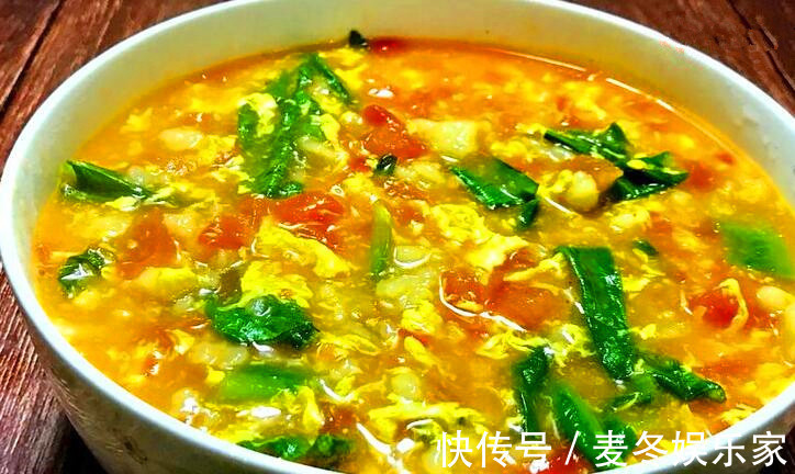 做疙瘩汤时,不要直接搅疙瘩,教你2个技巧,疙瘩又小又圆,好看